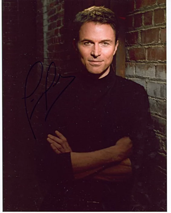Tim Daly autograph