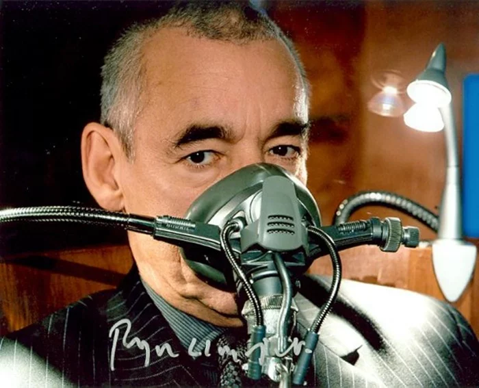Roger Lloyd Pack autograph