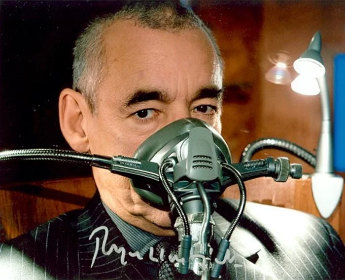 Roger Lloyd Pack autograph