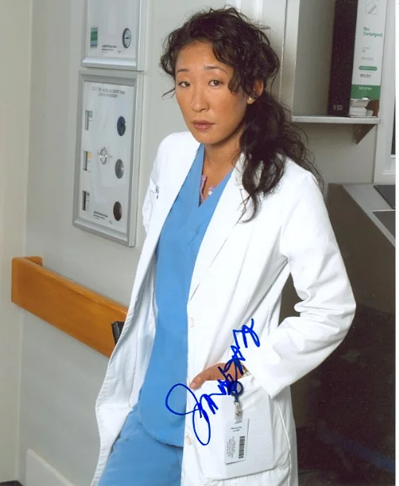 Sandra Oh autograph