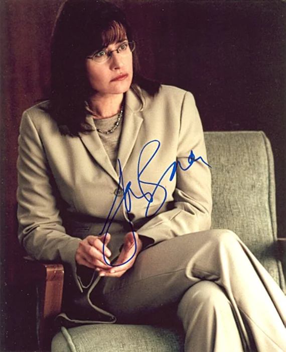Lorraine Bracco autograph