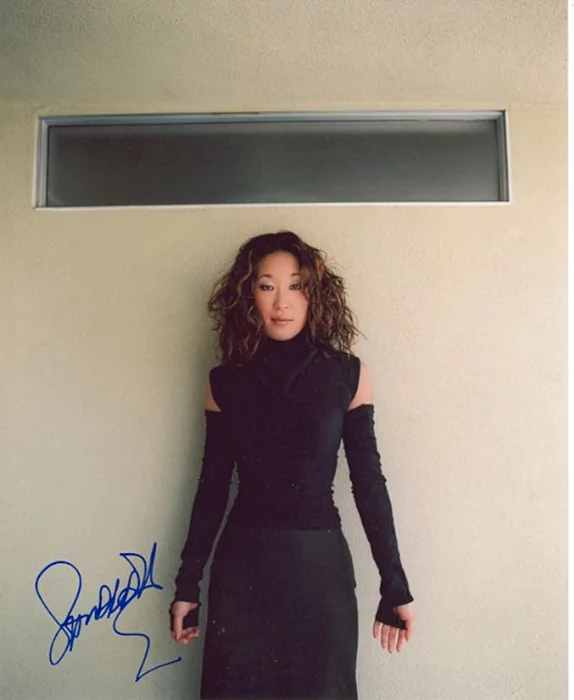 Sandra Oh autograph
