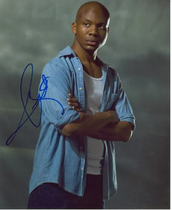 Leonard Roberts autograph