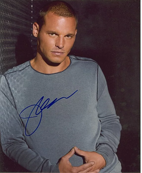 Justin Chambers autograph