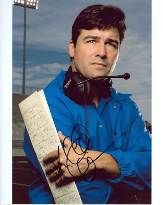 Kyle Chandler autograph