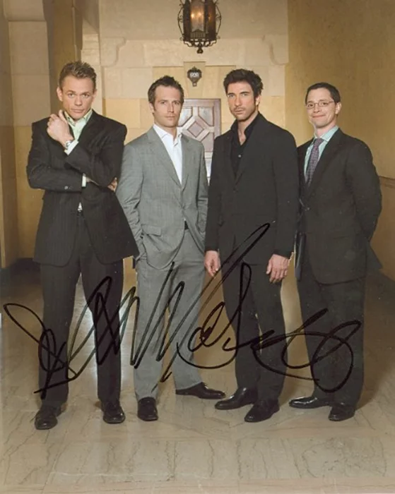 Dylan McDermott autograph