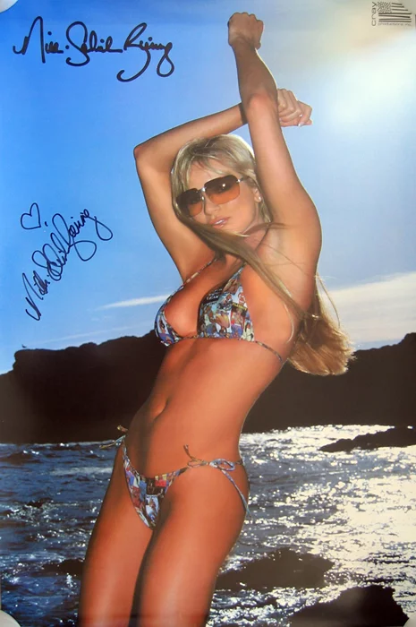 Nikki Ziering autograph