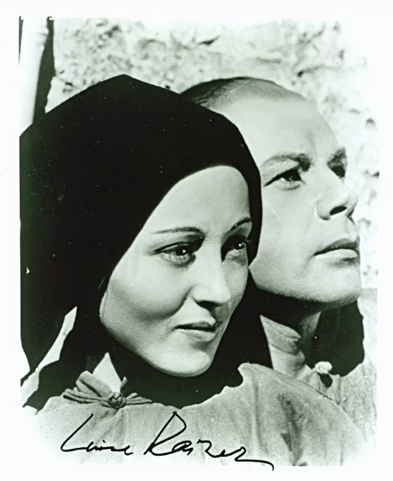 Luise Rainer autograph