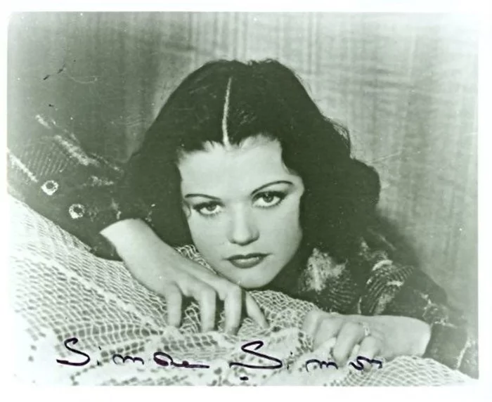 Simone Simon autograph