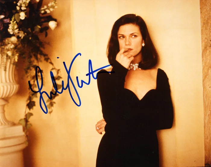 Linda Fiorentino autograph