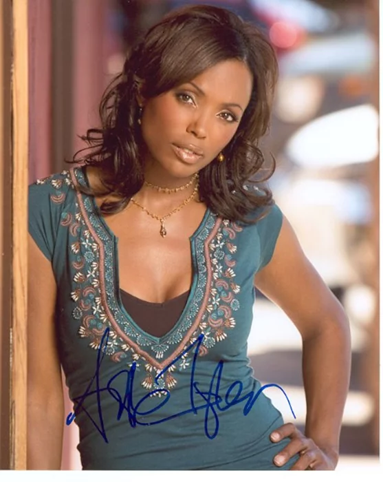 Aisha Tyler autograph