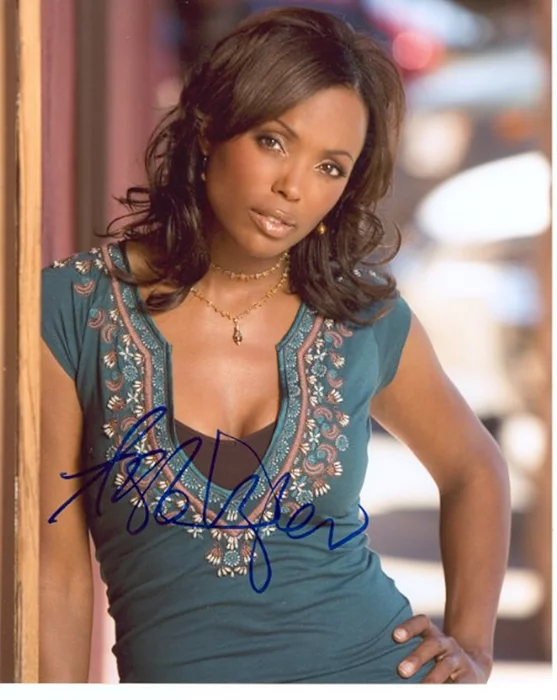 Aisha Tyler autograph