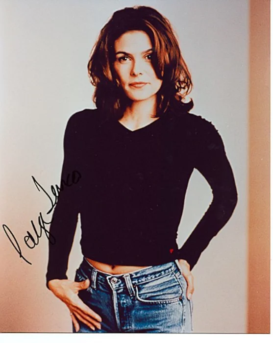 Paige Turco autograph