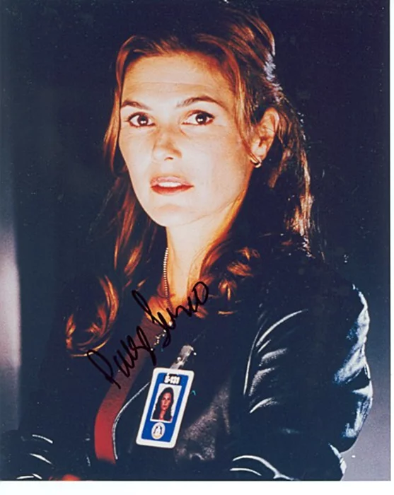 Paige Turco autograph