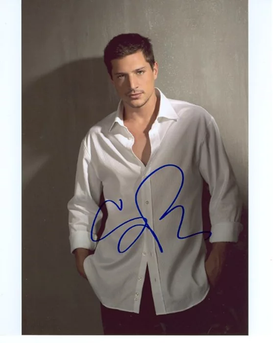 Simon Rex autograph
