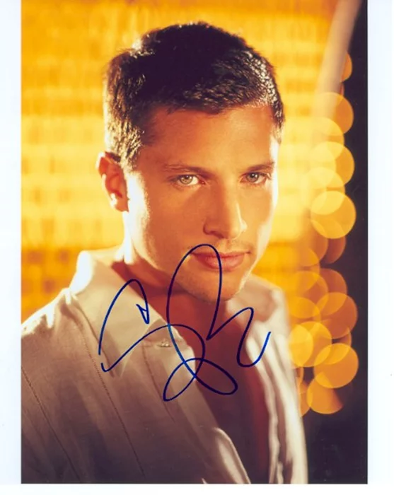 Simon Rex autograph