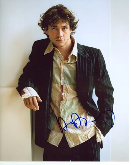 Hugh Dancy autograph