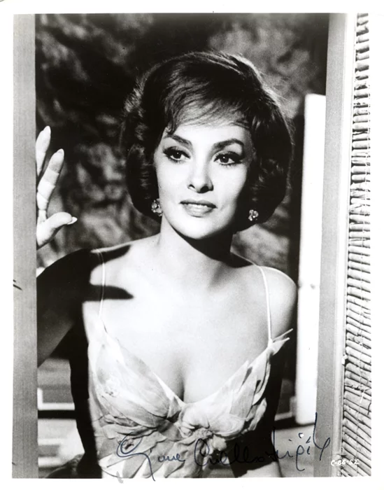 Gina Lollobrigida autograph
