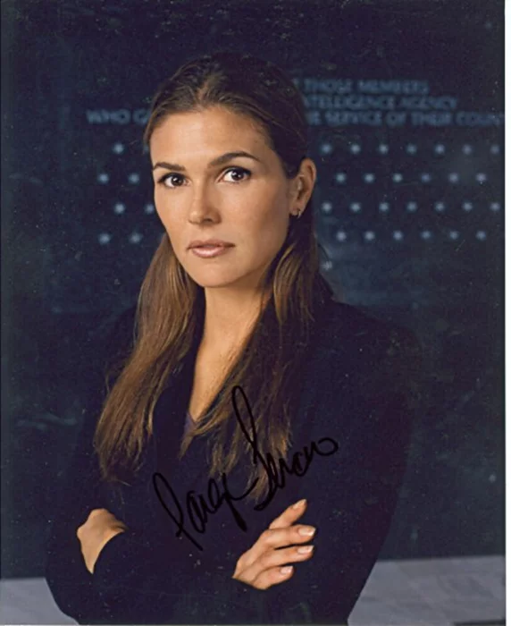Paige Turco autograph