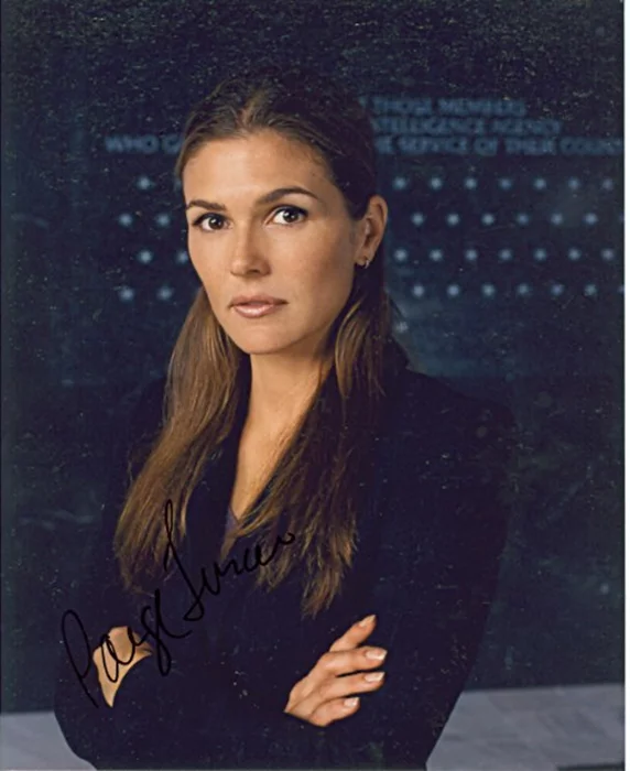 Paige Turco autograph