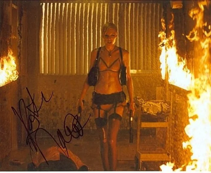 Kate Nauta autograph