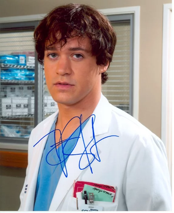T.R. Knight autograph