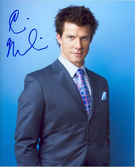 Eric Mabius autograph