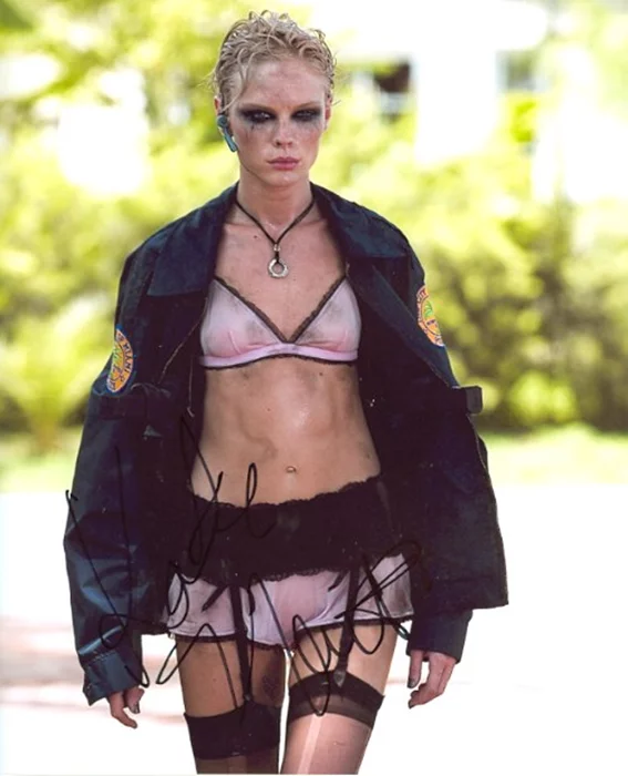 Kate Nauta autograph