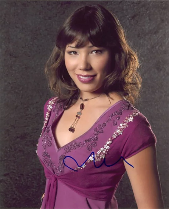 Michaela Conlin autograph