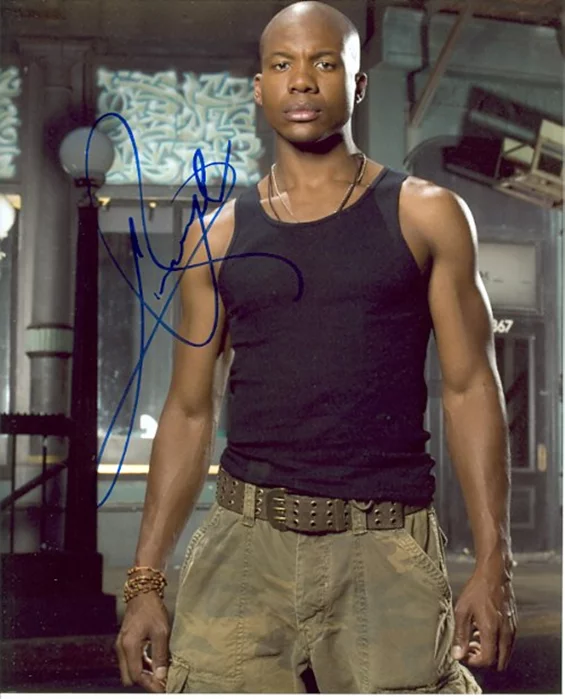 Leonard Roberts autograph