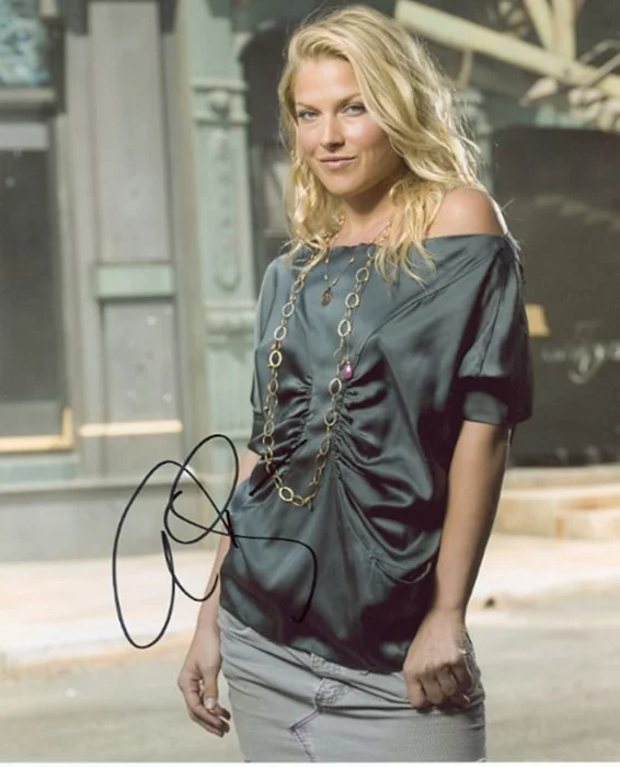 Ali Larter autograph
