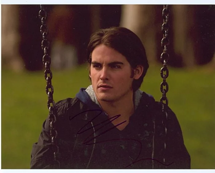 Kevin Zegers autograph