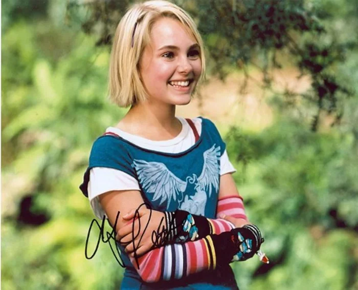 Annasophia Robb autograph
