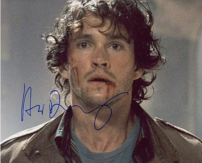 Hugh Dancy autograph