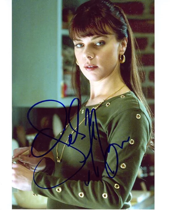 Debi Mazar autograph