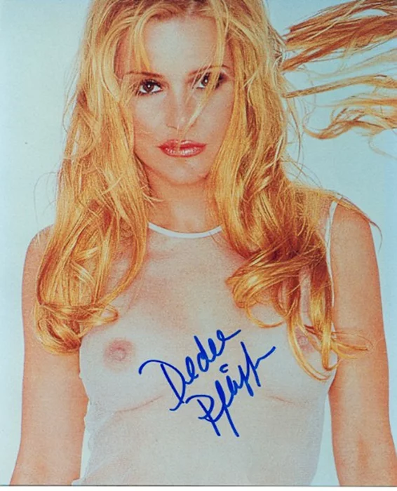 Dedee Pfeiffer autograph