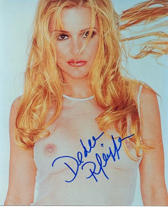 Dedee Pfeiffer autograph