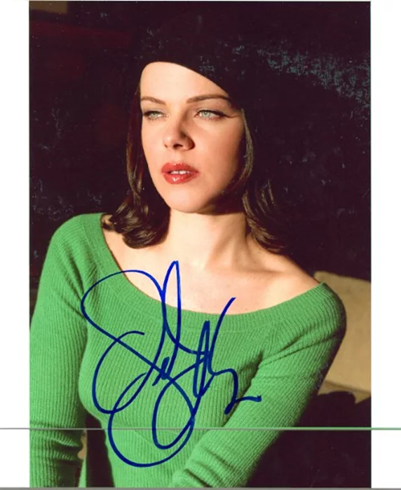 Debi Mazar autograph