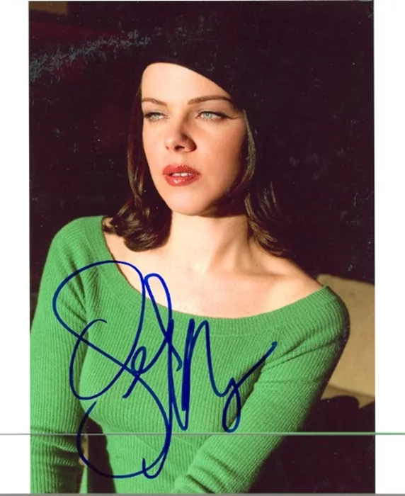 Debi Mazar autograph