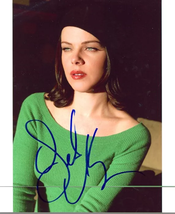 Debi Mazar autograph