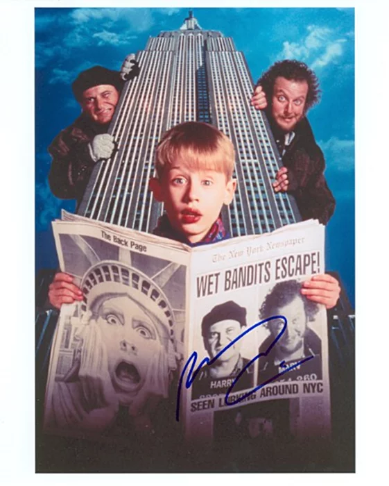 Macaulay Culkin autograph