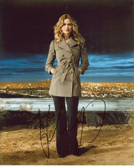 Kyra Sedgwick autograph