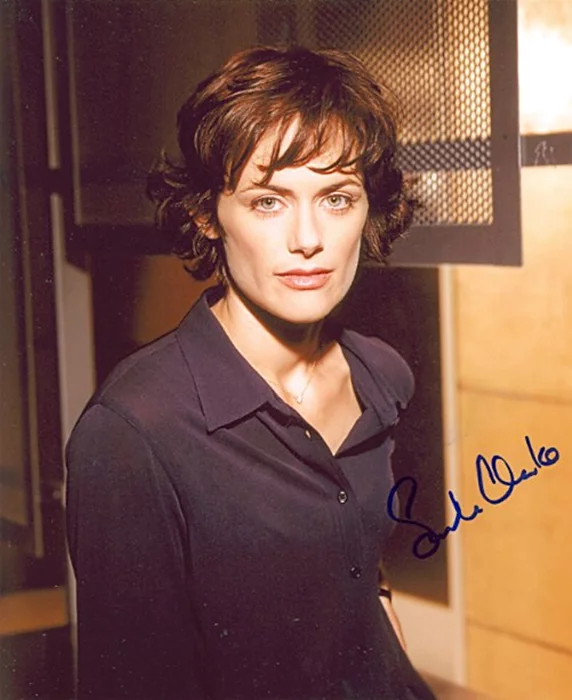 Sarah Clarke autograph