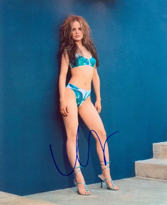 Mena Suvari autograph