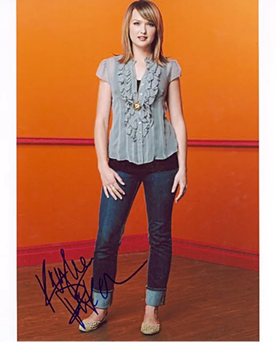 Kaylee DeFer autograph