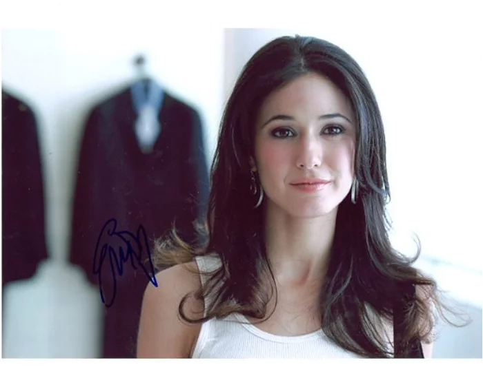 Emmanuelle Chriqui autograph