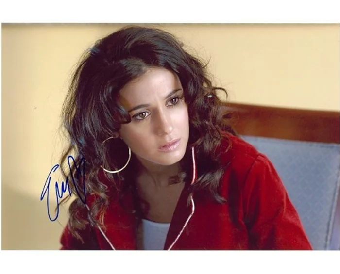 Emmanuelle Chriqui autograph