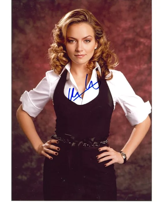Becki Newton autograph