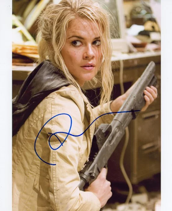 Rachael Taylor autograph