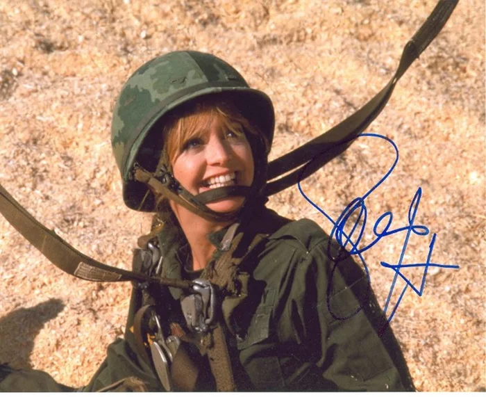 Goldie Hawn autograph